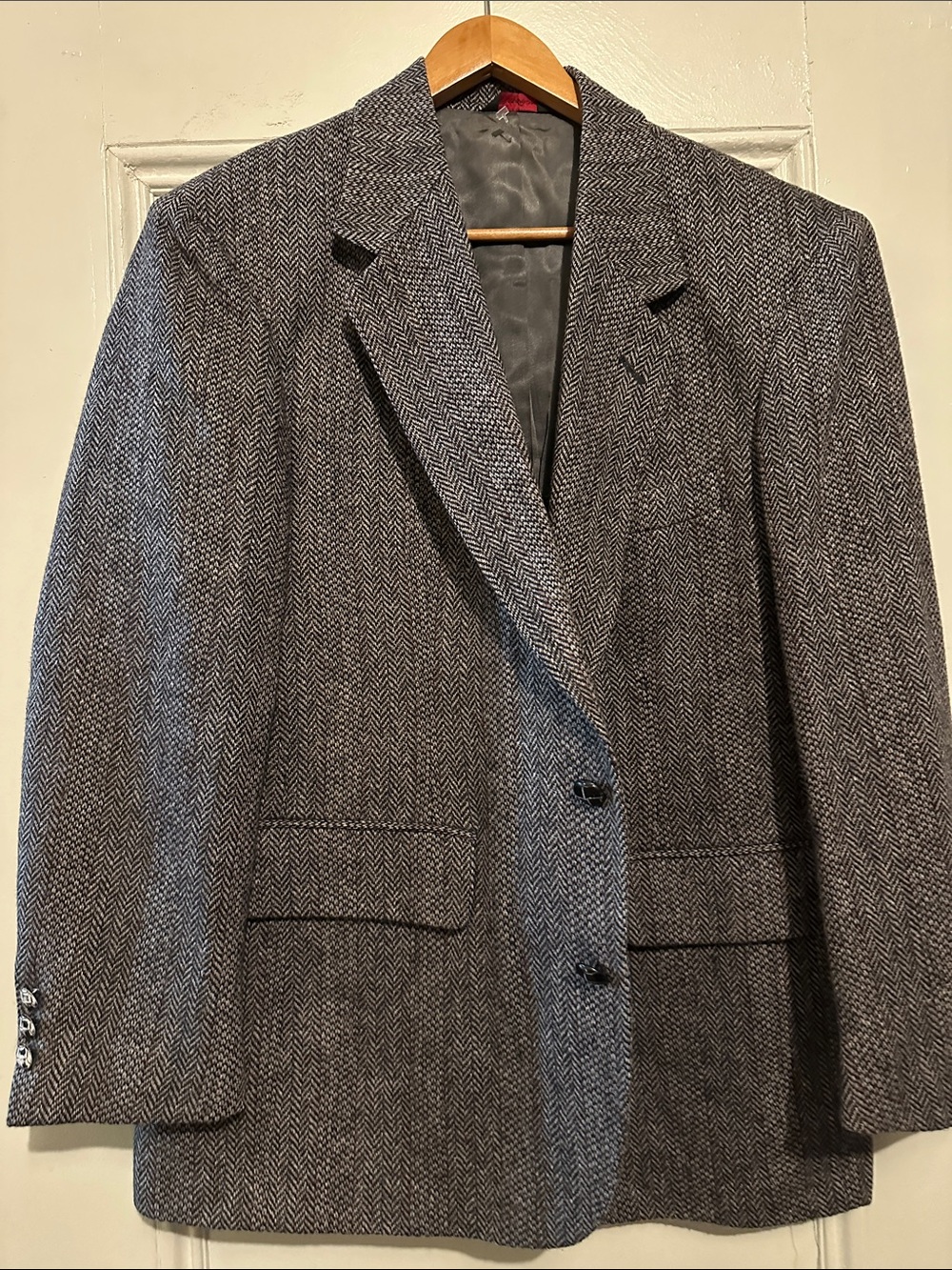 Like New Seville Row Classic Men's Gray Herringbone Blazer. 30”L x 21.5”W. 42 S
